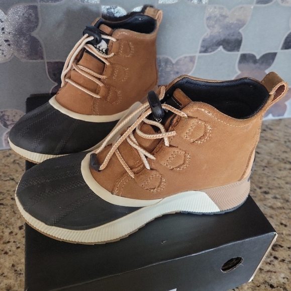 Youth sorel Waterproof boot sz4 - Picture 5 of 9